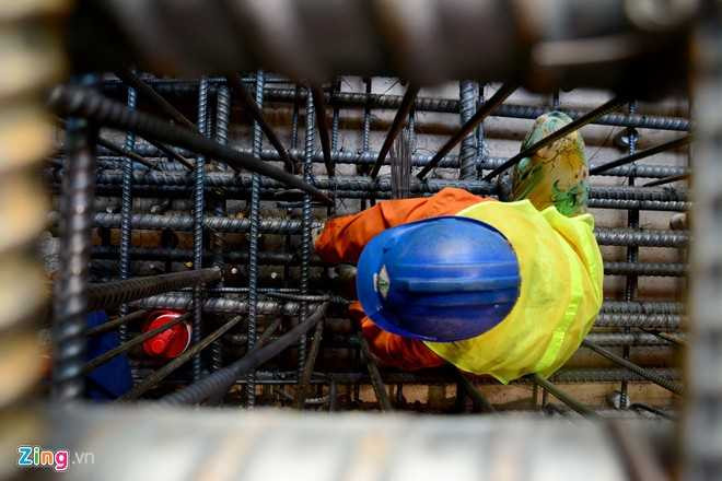 Các khung này cũng chỉ vừa một người chui.