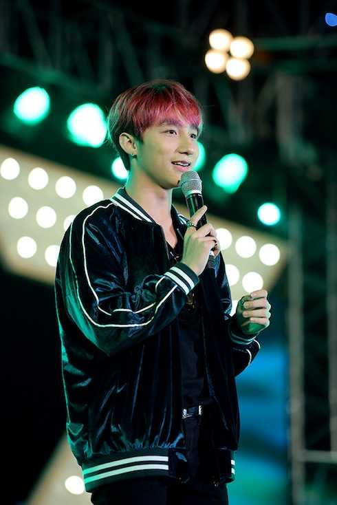 Sơn Tùng lộ vẻ mệt mỏi sau liveshow.