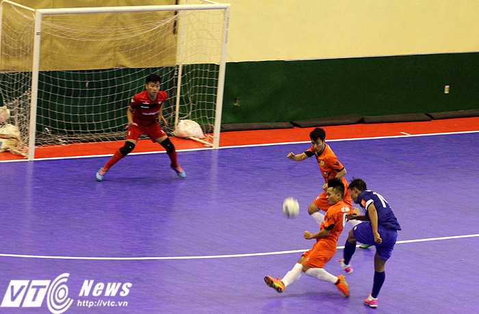 Thái Sơn Nam dễ dàng đánh bại Hoàng Thư Đà Nẵng để vào bán kết giải Futsal cúp QG 2015 (ảnh: Hoàng Tùng)