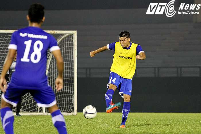 'Tiền đạo bất đắc dĩ' Đào Duy Khánh - trung vệ của Hà Nội T&T (ảnh: Hoàng Tùng)