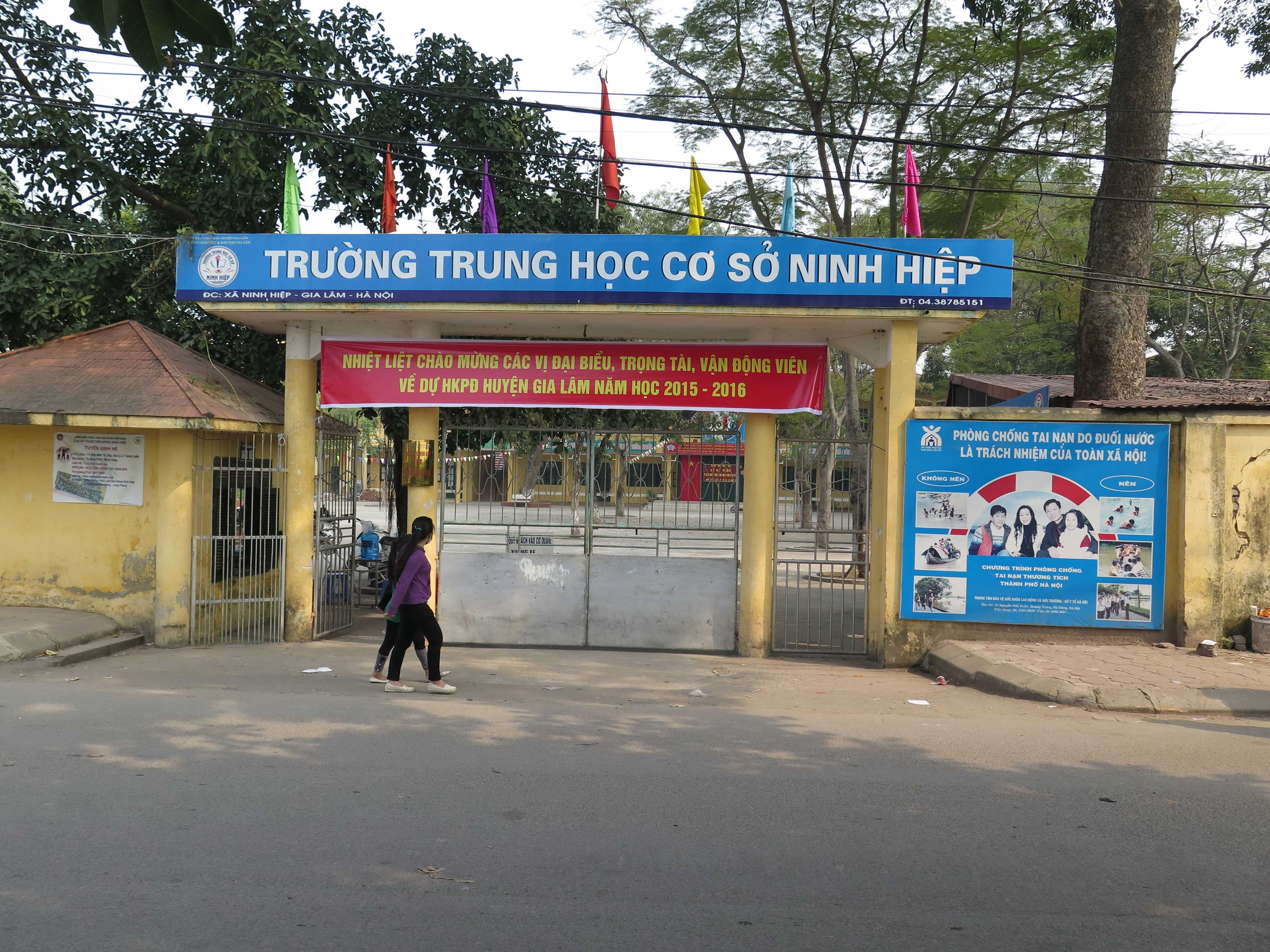 Chiều 21/12, học sinh vẫn không đến trường - Ảnh: Q.Thế