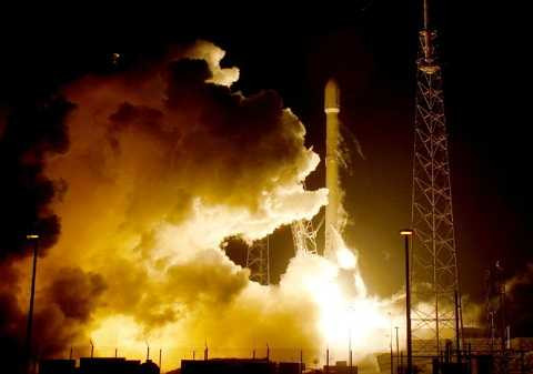 Tên lửa Falcon 9 cất cánh từ Florida