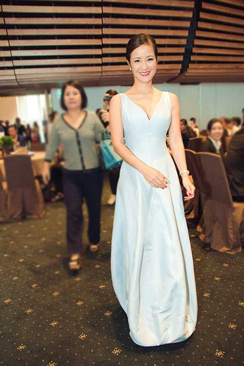 Nữ diva Hồng Nhung ngày càng trẻ trung, thu hút sự chú ý của nhiều khách mời.