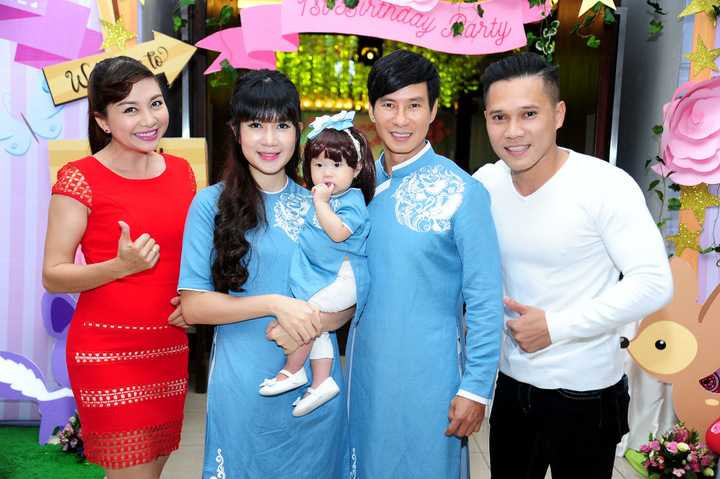 Sau tai nạn dẫn đến tình trạng rạn xương sườn trên phim trường Lật Mặt 2, Lý Hải dành nhiều thời gian để tỉnh dưỡng vết thương để mau hồi phục sức khỏe.