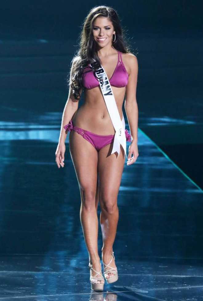 Hoa hậu Đức Sarah-Lorraine Riek.