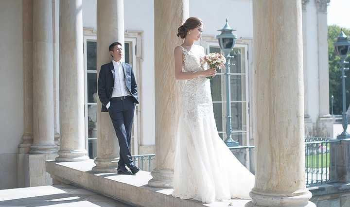 Buổi lễ sẽ diễn ra từ chiều với sự góp mặt của họ hàng, gia đình và hàng xóm của cô dâu.