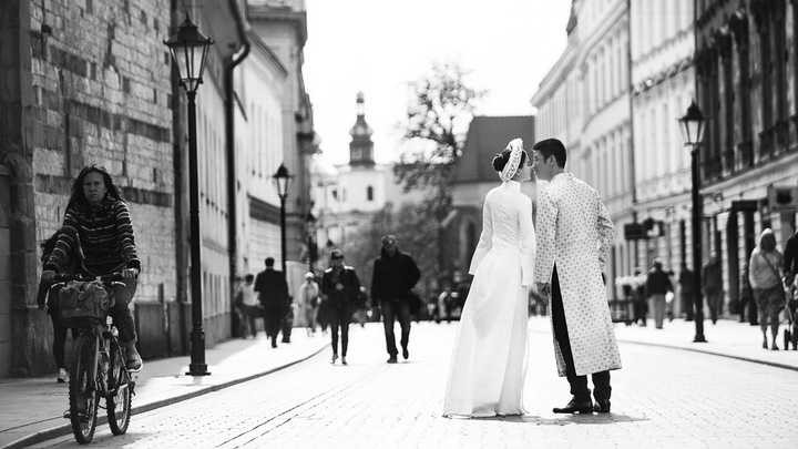 Bộ ảnh được thực hiện trong những ngày giá lạnh của Châu Âu, Diễm Trang và ông xã đã rất vất vả để có được những tấm ảnh đẹp nhất. 