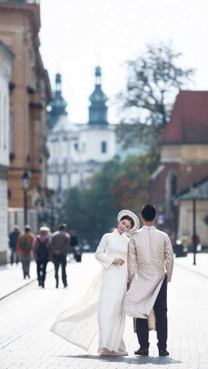 Địa điểm là nơi mà cặp đôi đã đi qua và có nhiều kỷ niệm nên đã cùng ekip đến để chụp lại.