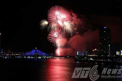 Đà Nẵng, bắn pháo hoa trên biển, Phạm Văn Đồng, chào năm mới, năm 2016