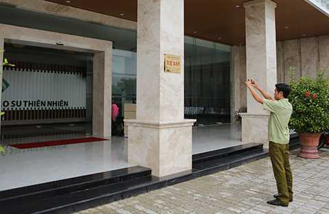 Đà Nẵng, showroom, cửa hàng, cấm cửa khách Việt, đón khách Trung Quốc, QLTT