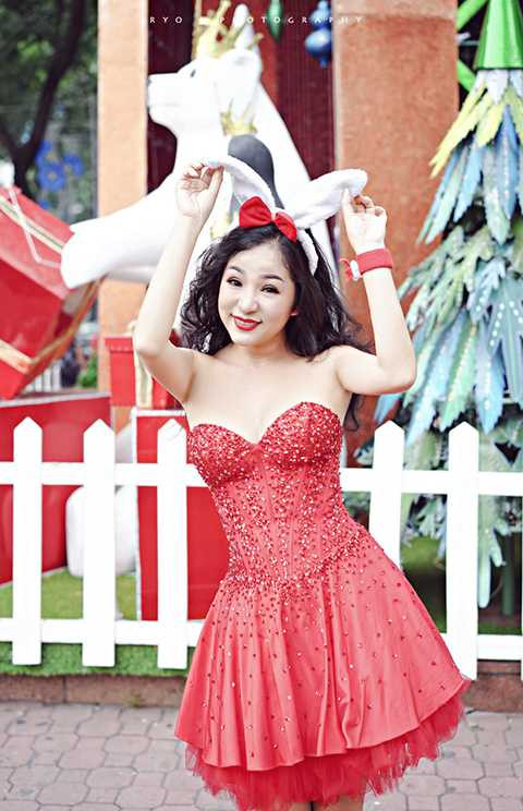 Có lẽ vì chuyên trị các vai bà già nên Thúy Nga đã không khỏi “lâng lâng” khi nghe nhiều khán giả khen ngợi: “Thúy Nga sao ở ngoài em trẻ và đẹp hơn lúc diễn nhiều vậy”.