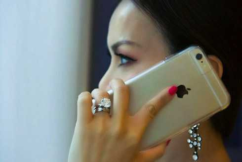 Hà Phương đeo nhẫn 1 triệu USD. 