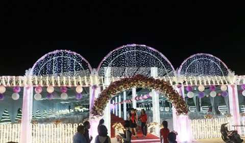 Nhiều người dân đã kéo đến chụp ảnh