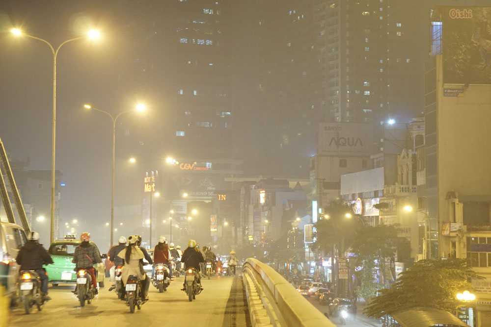 Hà Nội mờ ảo trong lớp sương mù 'lạ'