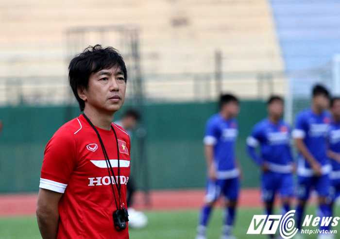 Toshiya Miura 'lực bất tòng tâm' với lối chơi kiểu HAGL? (ảnh: Hoàng Tùng)