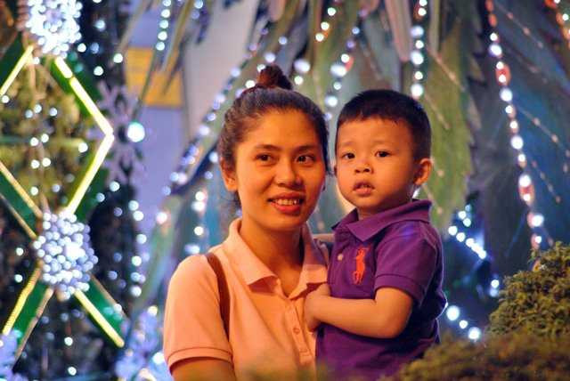 Chụp ảnh cùng con trai.