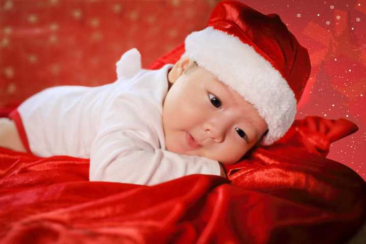 Từ khi có con, ông xã của Nhật Kim Anh bớt đi một phần công việc để về nhà gần gũi vợ con nhiều hơn. Anh chia sẻ, anh muốn ở bên con để theo dõi sự trưởng thành cũng như cho các con điểm tựa vững chắc của người cha trong gia đình.