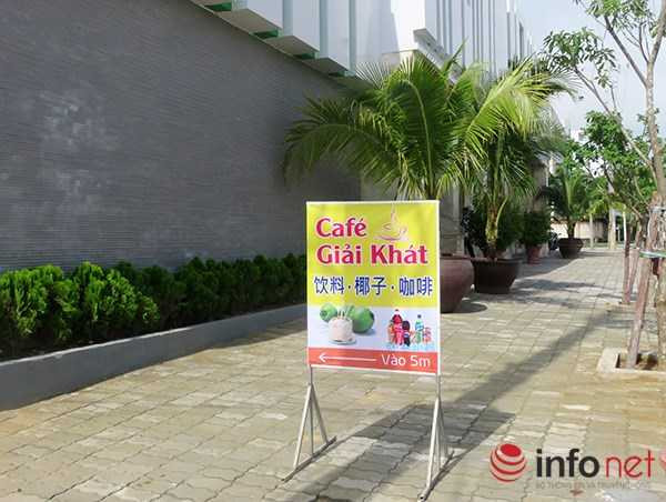 Không chỉ quầy bán nước dừa đặt trên tiền sảnh của showroom H.A Cao su thiên nhiên... 