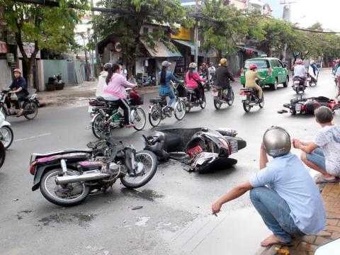 Hiện trường vụ tai nạn liên hoàn do đối tượng ngáo đá gây ra