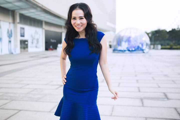 Chia sẻ về sự khác biệt giữa hai nền văn hóa Đông - Tây trong sinh hoạt gia đình, Thu Minh thừa nhận cô là người may mắn khi chồng cô rất cởi mở và biết cách chấp nhận. Cả hai đều tự tìm hiểu về văn hóa của đối phương và bản thân nữ ca sĩ sinh năm 1977 cũng là người có suy nghĩ thoáng, muốn học hỏi và muốn tiếp thu những cái mới, cái hay nên việc khác biệt về văn hóa không trở thành vấn đề lớn.