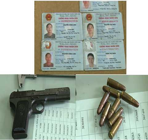 Chứng minh nhân dân giả và súng, đạn bị thu giữ tại nhà đối tượng Đinh Hồng Quân.