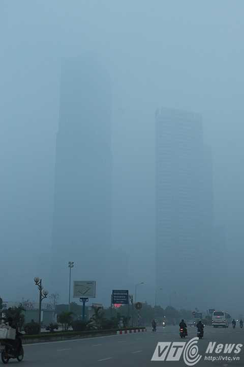 Thời điểm 7 giờ sáng, vẫn rất khó có thể quan sát thấy tòa nhà Keangnam dù chỉ cách xa vài trăm mét.