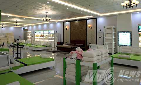 Bên trong showroom, chỉ bán cho người Trung Quốc, cấm khách Việt, Đà Nẵng