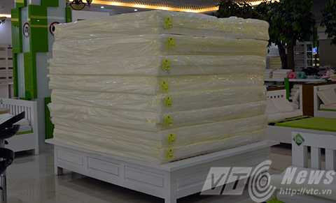 Bên trong showroom, chỉ bán cho người Trung Quốc, cấm khách Việt, Đà Nẵng