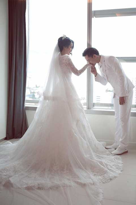 Đôi vợ chồng trẻ luôn dành cho nhau những sự quan tâm rất ngọt ngào và lãng mạn. 