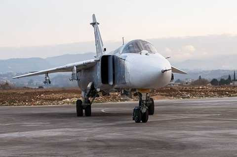 Máy bay ném bom Su-24 của Nga tại căn cứ