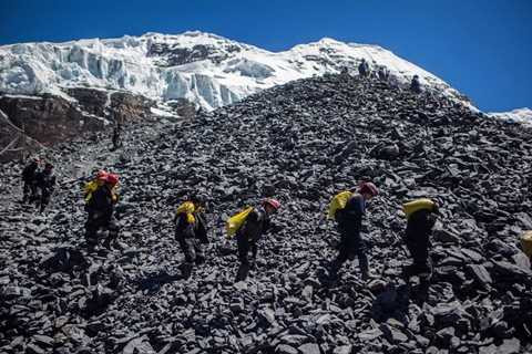 Hồ nước ở khu vực mỏ vàng bị ô nhiễm nặng 