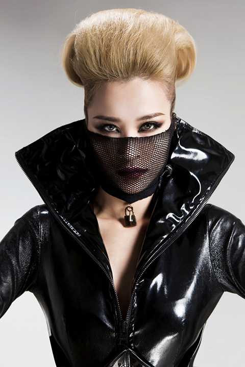 Đông Nhi được đánh giá là một trong những giọng ca trẻ thành công nhất hiện nay và là ngôi sao hot nhất của nhạc Việt. Đông Nhi được đánh giá là một trong những giọng ca trẻ thành công nhất hiện nay và là ngôi sao hot nhất của nhạc Việt.