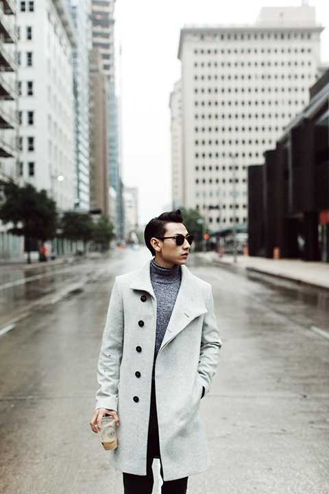 Năm 2015 là một năm thành công của chàng trưởng nhóm khi đoạt giải Bạc cuộc thi Hòa âm ánh sáng, đồng thời ca khúc “ Yêu không nghỉ phép” của anh chàng cũng nằm trong top 10 ca khúc phổ biến trong năm trên mạng online.