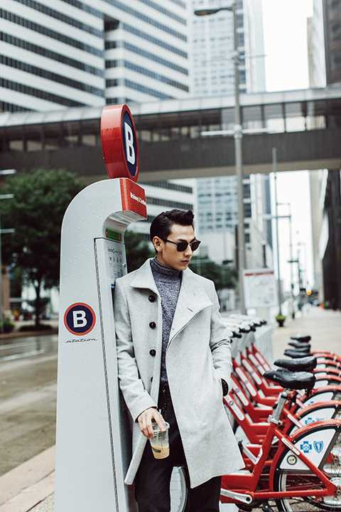 Mặc dù lâu rồi mới được dịp hội ngộ gia đình của mình tại Mỹ (ba mẹ và chị Isaac đang định cư tại Mỹ), nhưng Isaac chỉ có 4 ngày thăm gia đình rồi bay về Việt Nam để cùng nhóm 365 tiếp tục lịch diễn dày đặc và tour quảng bá MV “Và Như Thế” cùng album “ It’s 365” kỷ niệm 5 năm của nhóm.