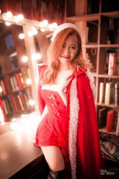 DJ Trang Moon tung ảnh quyến rũ đón Noel