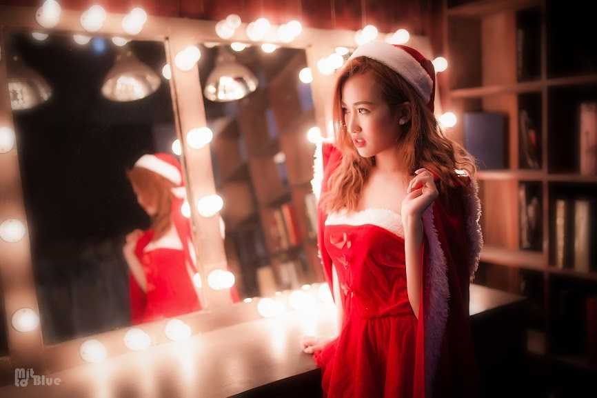 DJ Trang Moon tung ảnh quyến rũ đón Noel