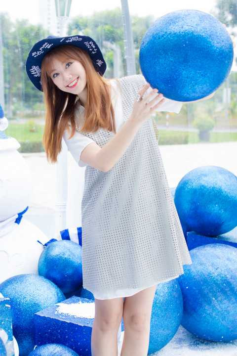 Hari Won là một trong những trường hợp nổi tiếng nhanh chóng nhờ tham gia game show Cuộc đua kỳ thú. Sau hai năm gia nhập showbiz, cô ngày càng được yêu mến bởi cách nói chuyện tưng tửng, dễ thương và ngoại hình xinh xắn chuẩn Hàn.