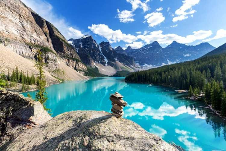 Vườn Quốc gia Banff ở khu núi Rocky - nơi lấy nguồn không khí cho sản phẩm không khí sạch đóng chai của Vitality Air 