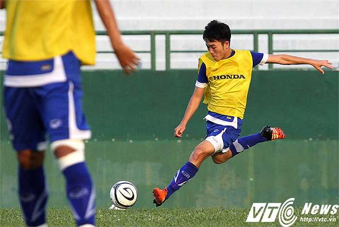Điểm chính trong buổi chiều nay là dứt điểm. Xuân Trường lần đầu trở lại tập luyện kể từ khi vào Nam tránh rét 