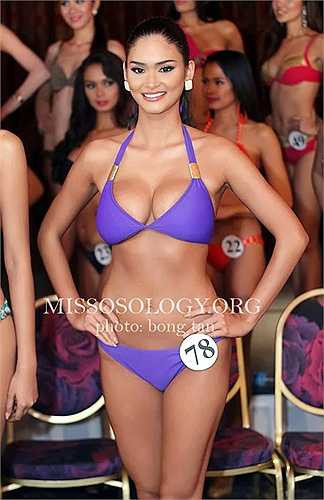 Hoa hậu Hoàn vũ 2015 Pia Alonzo Wurtzbach Pia Alonzo Wurtzbach mang trong mình 2 dòng máu Đức và Philippines nên có thân hình 'bốc lửa' và vẻ khuôn mặt đậm chất Á Đông. Cô cao 1m73 với số đo 3 vòng: 86 – 61 – 91 (cm). Pia được đánh giá là có cách catwalk rất cuốn hút khi trình diễn bikini và làn da nâu bóng quyến rũ. Người đẹp cũng rất đa tài với khả năng đóng phim, làm mẫu, làm đầu bếp và dẫn chương trình.
