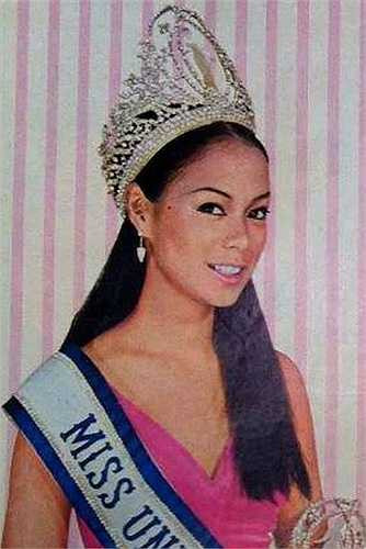 Hoa hậu Hoàn vũ 1969 Gloria Diaz Người đầu tiên dành vinh quang về cho Philippines là hoa hậu Hoàn vũ Gloria Diaz. Giống như người đồng hương Pia Alonzo, Gloria cũng đăng quang trên đất Mỹ. Tuy nhiên, mới đây, chủ tịch tổ chức Hoa hậu Hoàn vũ Osmel Sousa lại tiết lộ một chi tiết gây sốc. Ông cho biết, trên thực tế, Gloria Diaz chỉ có điểm số đứng thứ 4 ở cuộc thi năm đó nhưng vẫn được trao vương miện. 