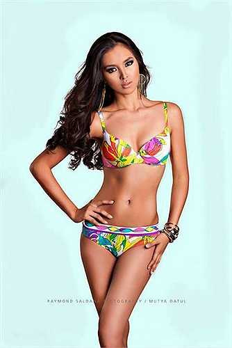 Hoa hậu Siêu quốc gia 2013 Mutya Datul Mutya Datul sinh năm 1992. Cô cao 1m73 với thân hình chuẩn tới từng cm. Ngoài danh hiệu cao quý nhất, năm 2013, cô cũng đoạt luôn cả giải phụ Hoa hậu Nhân ái của cuộc thi.