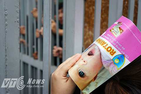  Không những thế thời tiết mưa rét còn khiến nhiều người vô cùng mệt mỏi.