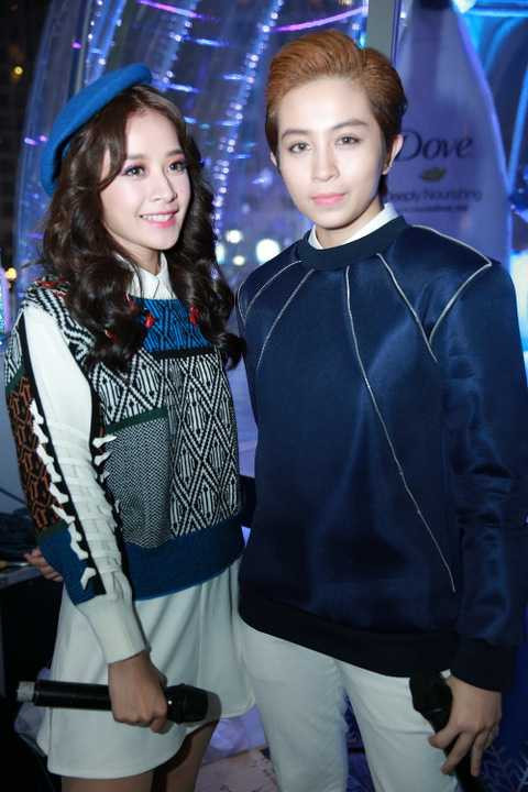 Khi được khán giả hỏi về mối quan hệ giữa mình và Gil Lê, Chi Pu chia sẻ, đến giờ, cô vẫn nhớ như in kỷ niệm ngày mới vào TP HCM lập nghiệp, cô được Gil Lê đãi ăn suốt cả tuần và đều là những món ngon nổi tiếng.