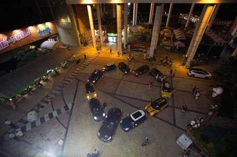 Dàn xế hộp được huy động để cầu hôn 