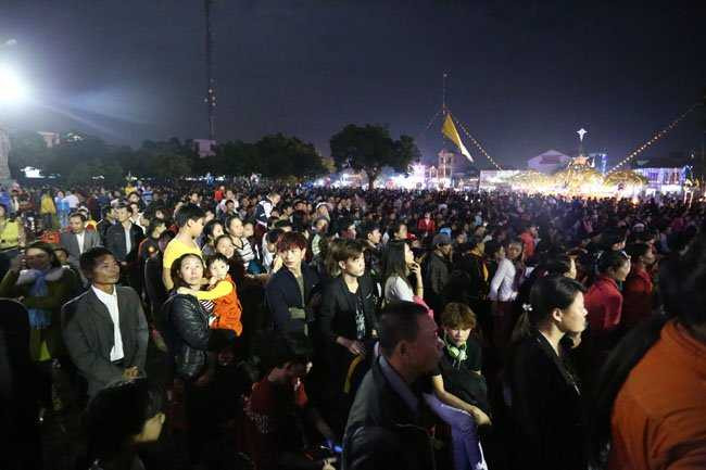 Lộng lẫy đêm Giáng sinh trên khắp cả nước