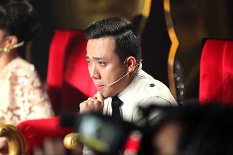 Tiết mục này đã khiến Trấn Thành không kềm được nước mắt, khi chứng kiến sự lăn xả của hai người bạn thân là La Thành – bạn học chung từ lớp 1, Anh Đức – bạn học chung từ lớp 7.