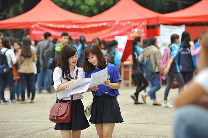 Rất nhiều sinh viên năm cuối đã tìm được những công việc phù hợp trong ngày hội tuyển dụng khối ngành kinh tế