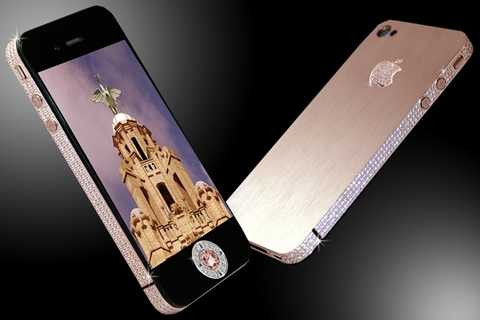 Diamond Rose iPhone 4 32GB - 8 triệu USD. Ngoài các thành phần kim cương, vàng, đá quý thì chiếc iPhone này ra mắt vào thời điểm màu Hồng còn chưa phổ biến và nó trở thành hàng hot đối với các quý bà và tất nhiên, giá không hề dễ chịu chút nào