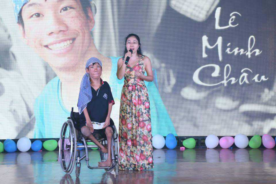 Chuyện đời chàng trai nhiễm chất độc da cam vẽ tranh bằng miệng được đề cử Oscar